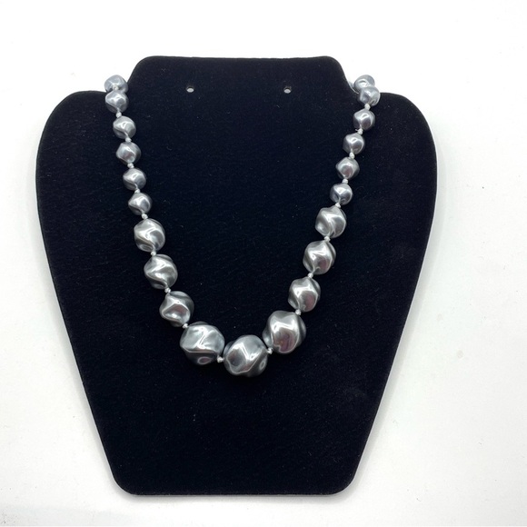 TRIFARI Gray Textured Lucite Beaded Necklace Vintage - Picture 7 of 9